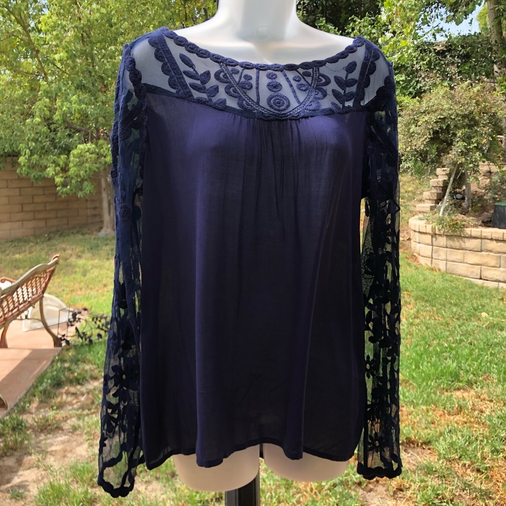 Gorgeous Navy Blue 💙 Lace Blouse 💥💥
